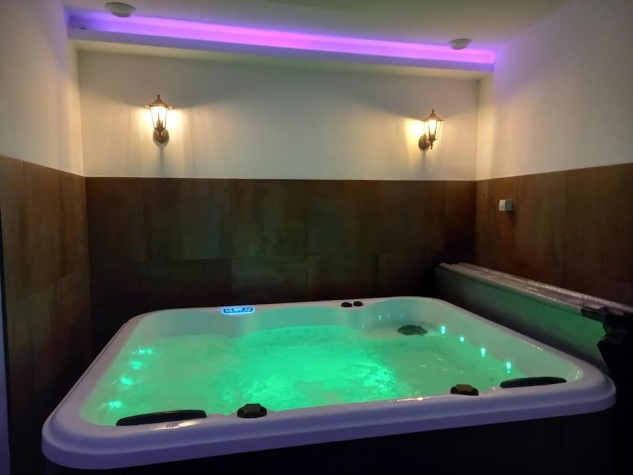 #Fer Rever 63# Spa # Тиерс Екстериор снимка